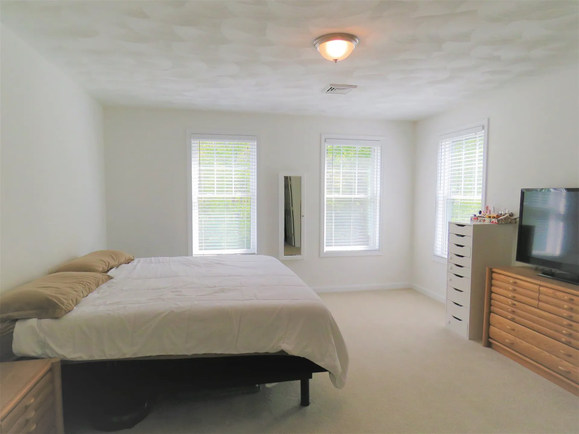 12 Sarah Way Newton NH 03858