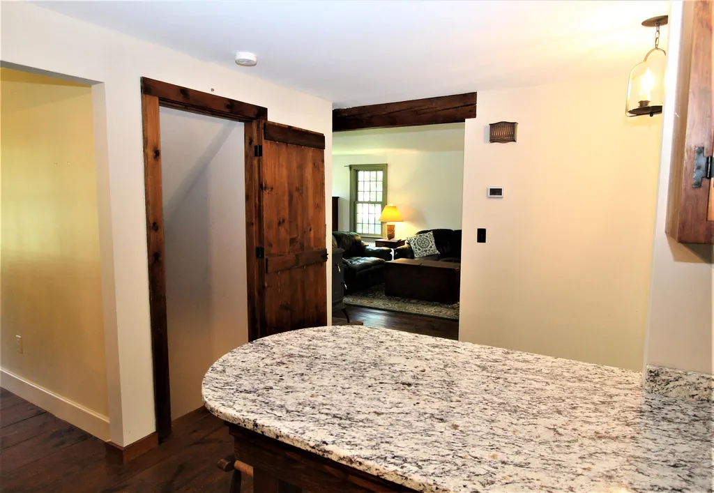 88 North Road Kingston NH 03848