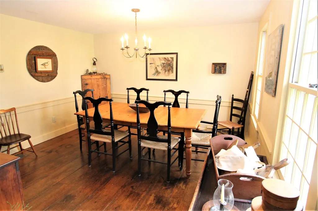 88 North Road Kingston NH 03848