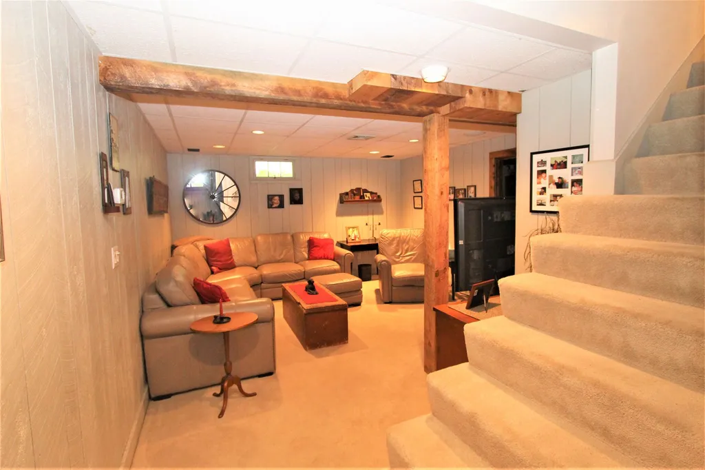 88 North Road Kingston NH 03848