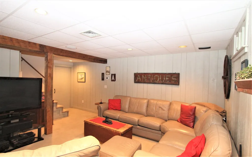 88 North Road Kingston NH 03848