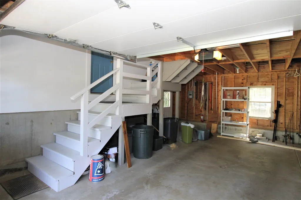 88 North Road Kingston NH 03848