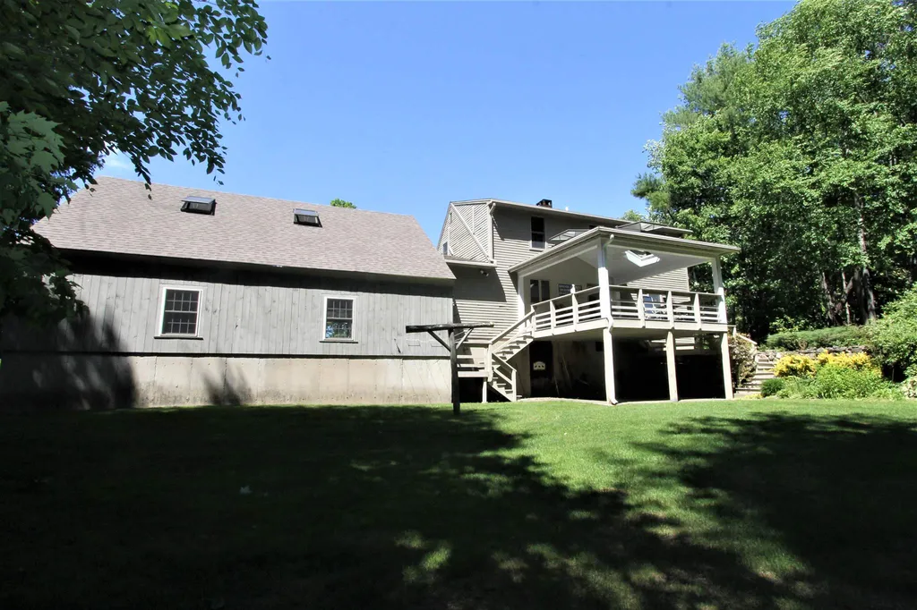 88 North Road Kingston NH 03848