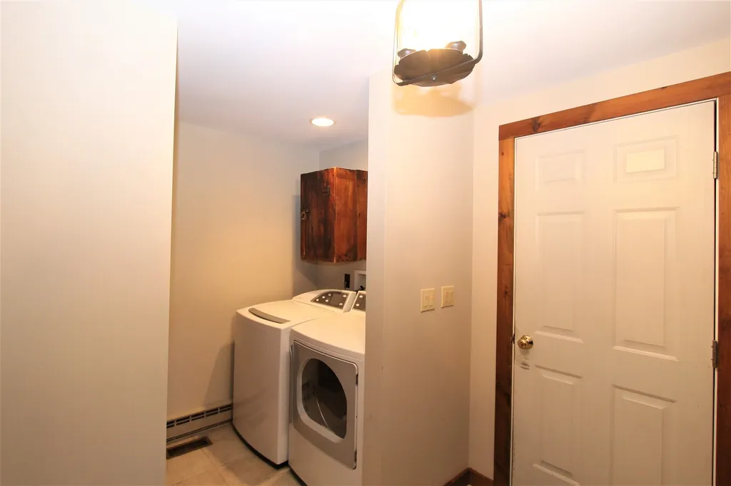 88 North Road Kingston NH 03848