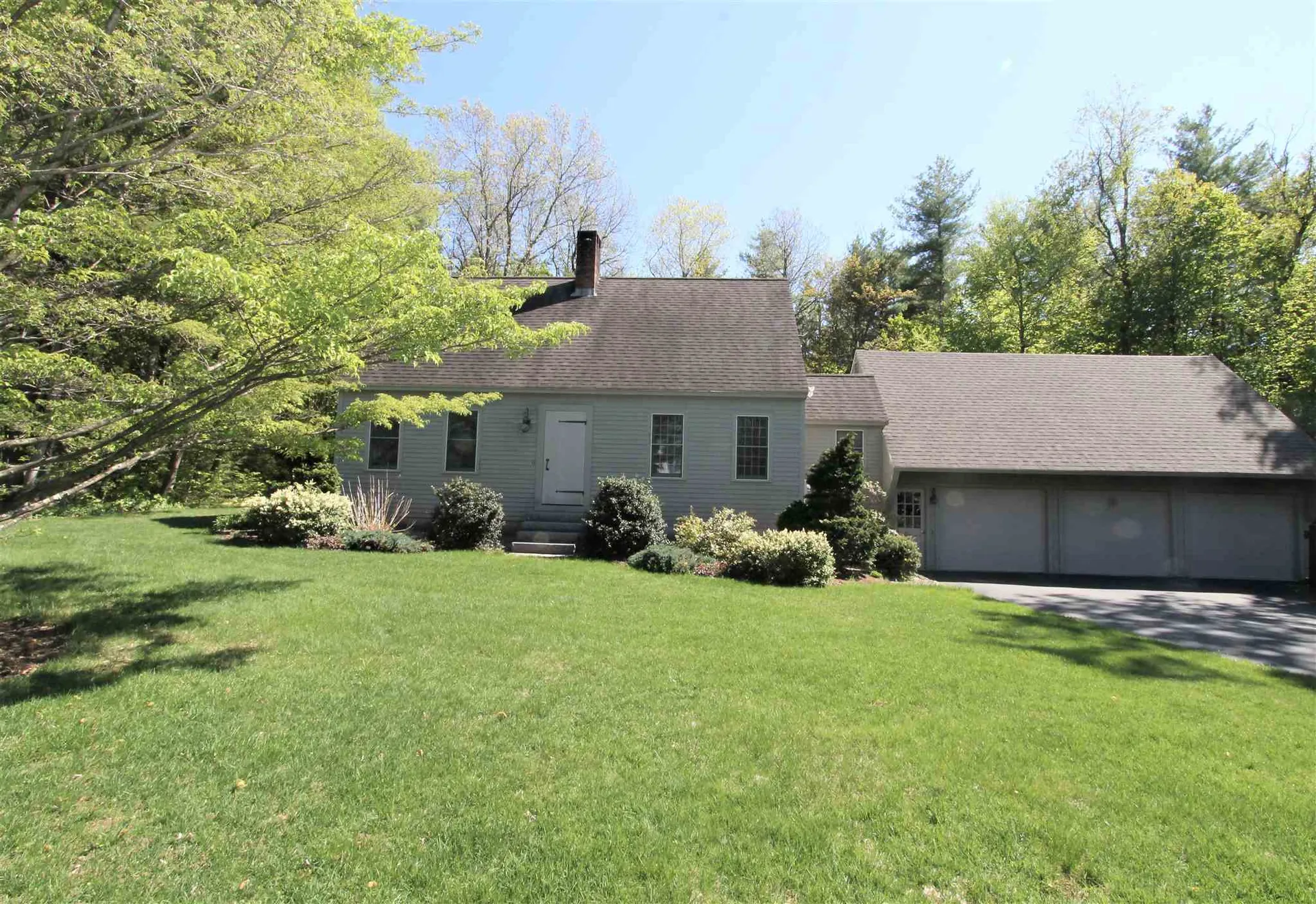 88 North Road Kingston NH 03848