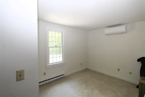 88 North Road Kingston NH 03848
