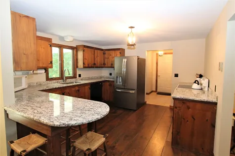 88 North Road Kingston NH 03848