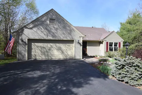 24 Clover Lane New London NH 03257