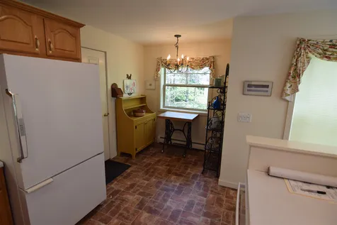 24 Clover Lane New London NH 03257