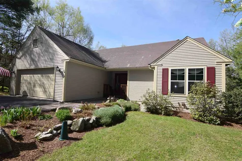 24 Clover Lane New London NH 03257