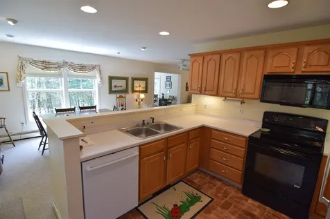24 Clover Lane New London NH 03257