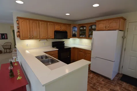 24 Clover Lane New London NH 03257