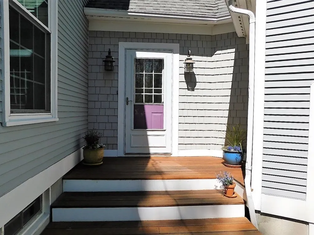 10 Thornton Lane Lee NH 03861