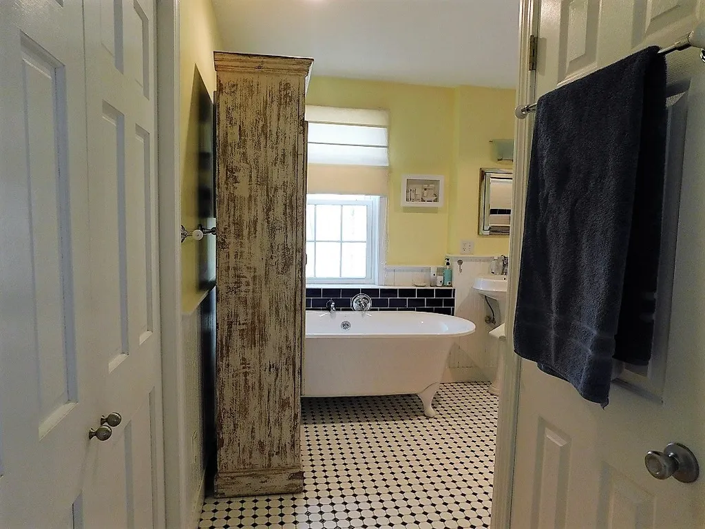 10 Thornton Lane Lee NH 03861