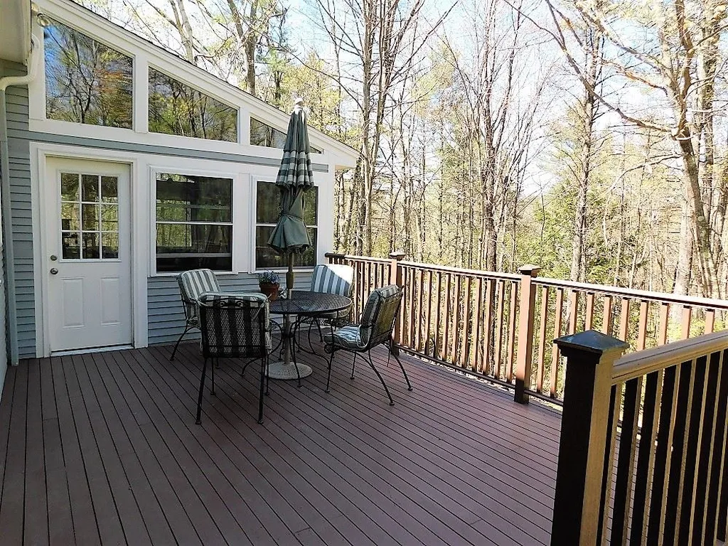 10 Thornton Lane Lee NH 03861