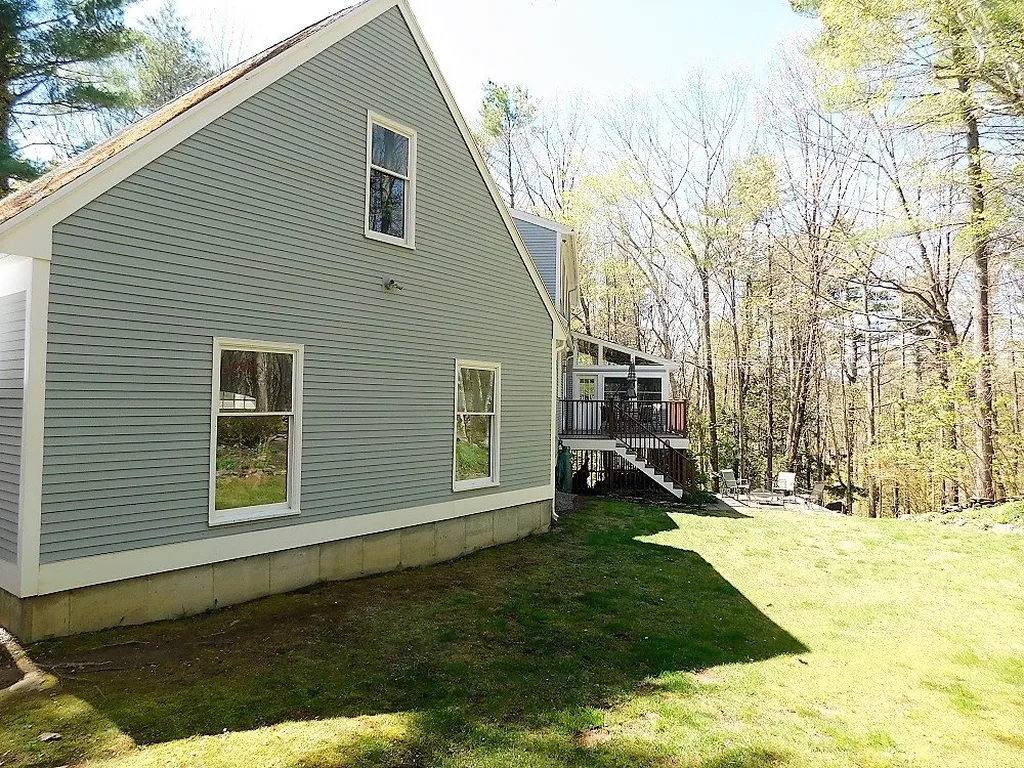10 Thornton Lane Lee NH 03861
