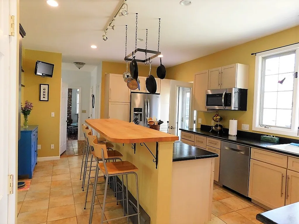 10 Thornton Lane Lee NH 03861