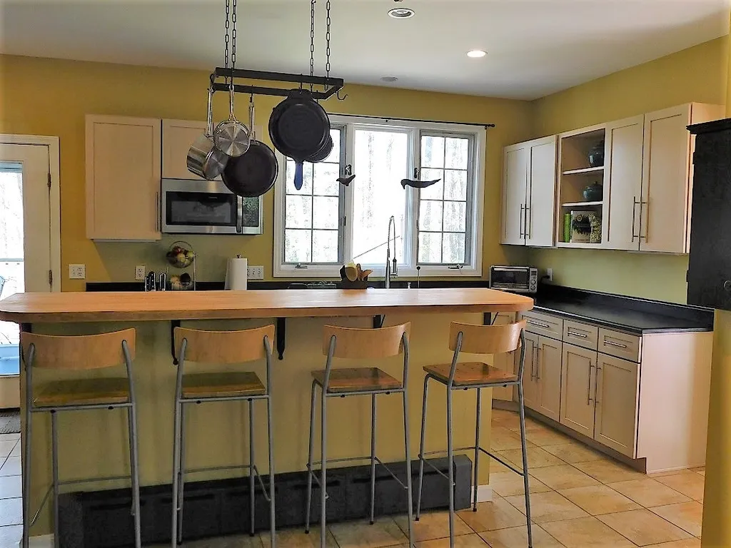 10 Thornton Lane Lee NH 03861