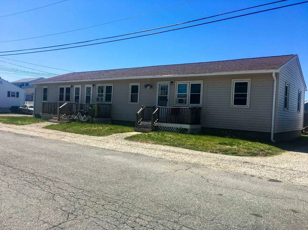 14 Gill Street Hampton NH 03842