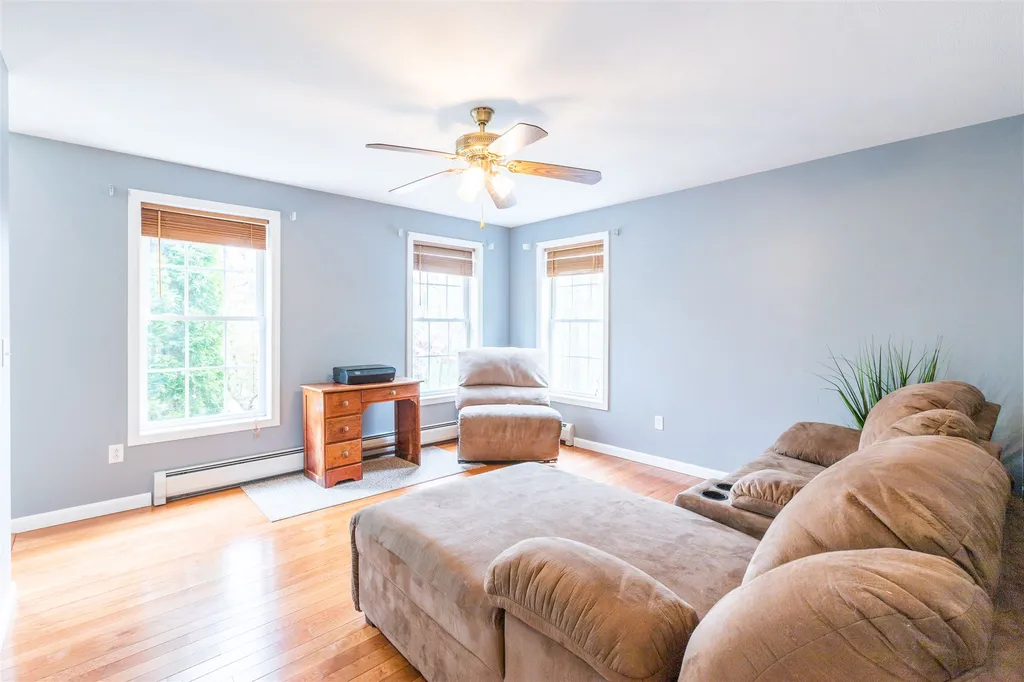 16 Hills Road Hooksett NH 03106