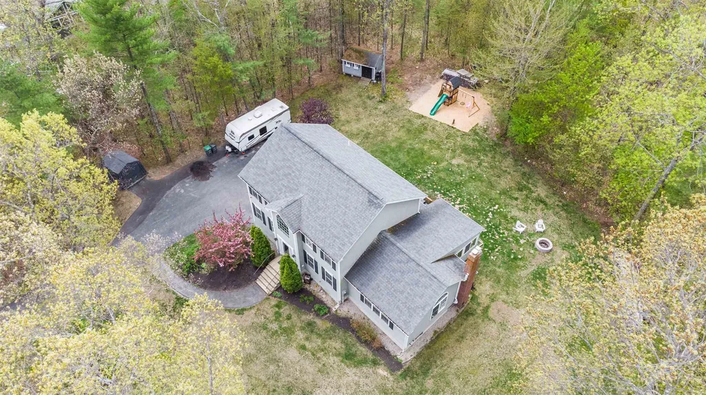 16 Hills Road Hooksett NH 03106