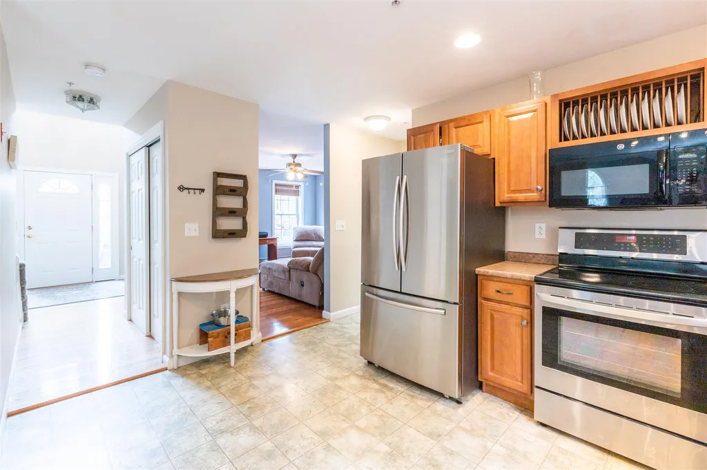 16 Hills Road Hooksett NH 03106
