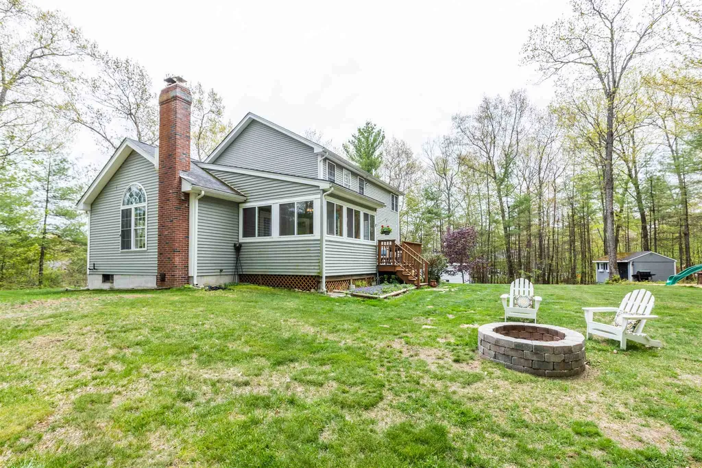 16 Hills Road Hooksett NH 03106