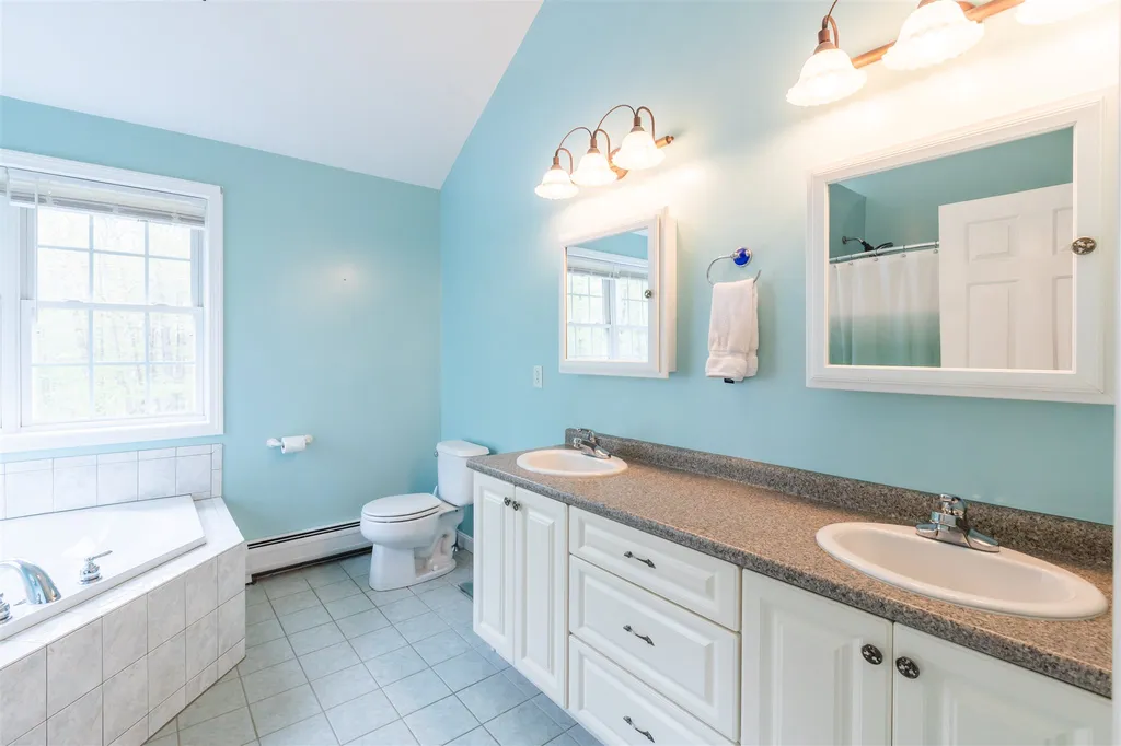 16 Hills Road Hooksett NH 03106
