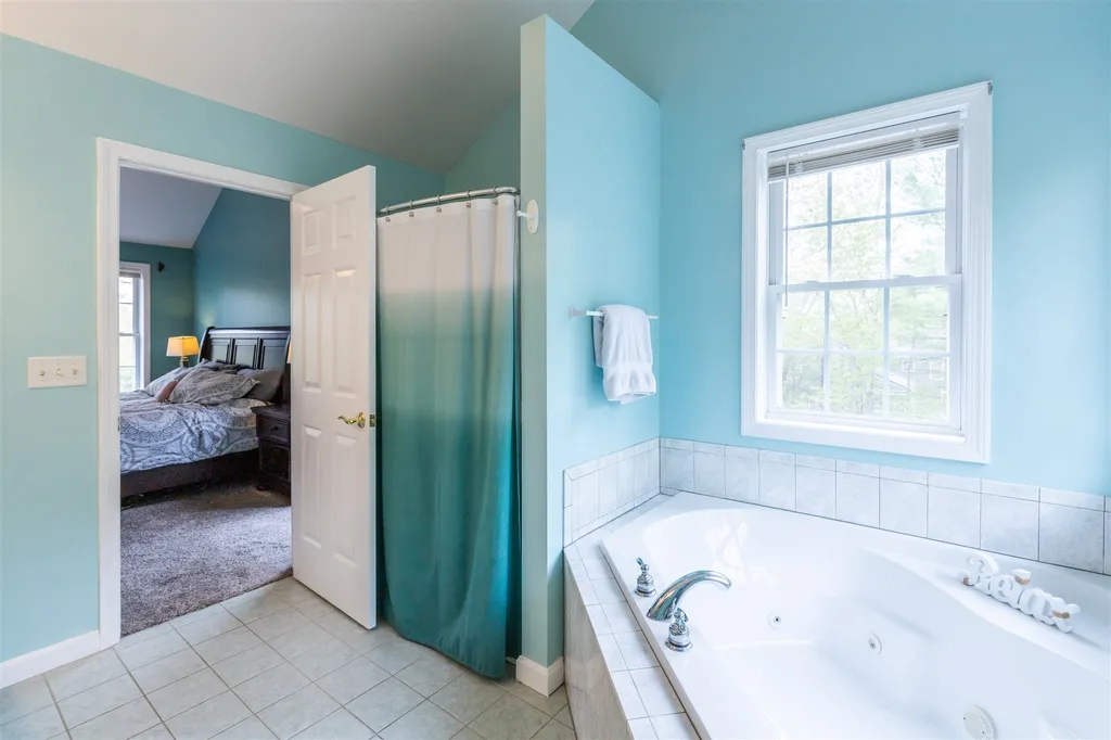 16 Hills Road Hooksett NH 03106