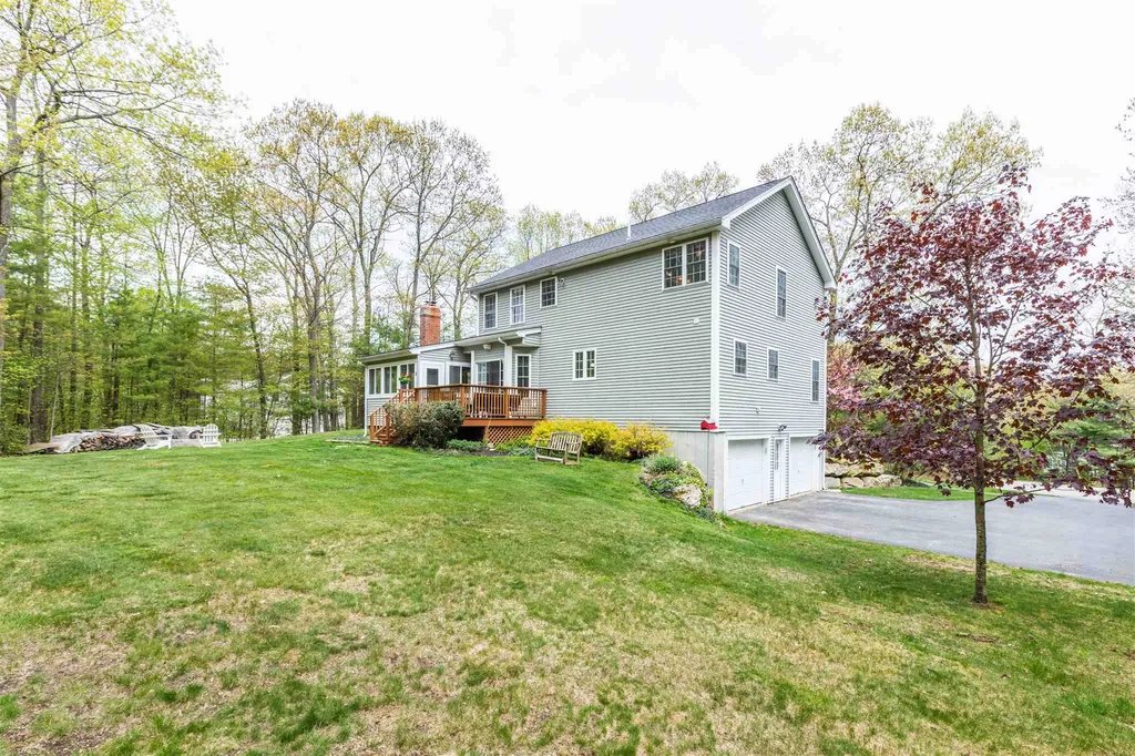 16 Hills Road Hooksett NH 03106