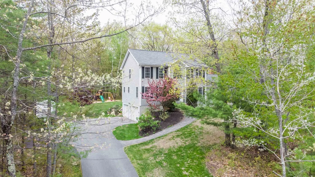 16 Hills Road Hooksett NH 03106
