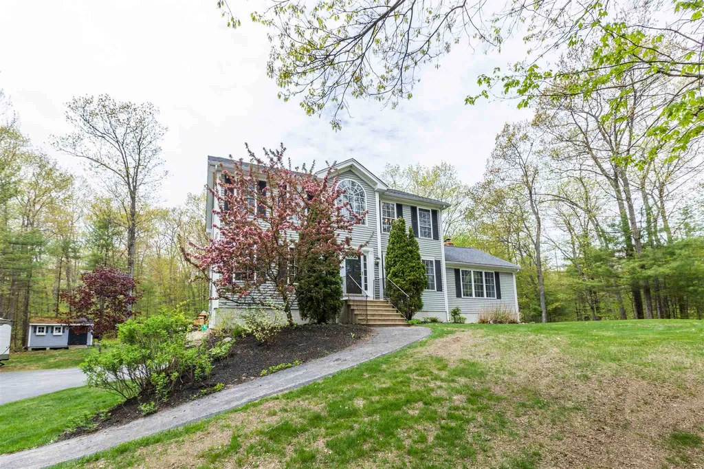 16 Hills Road Hooksett NH 03106