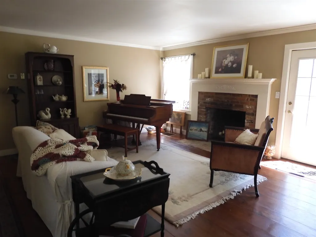 34 Coach Lane Hampton Falls NH 03844