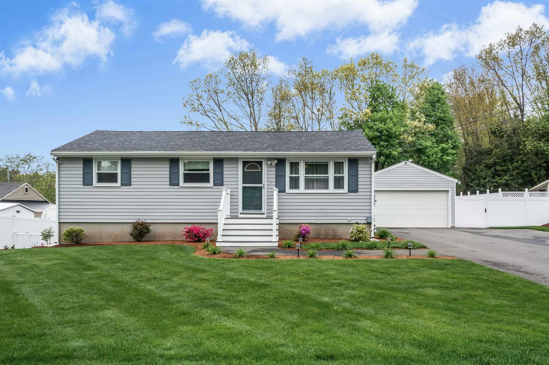 4 Cliff Avenue Hudson NH 03051