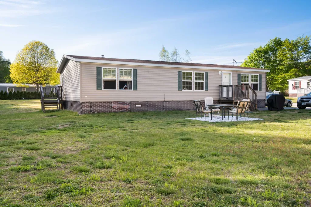 18 Wesley Street Danville NH 03819