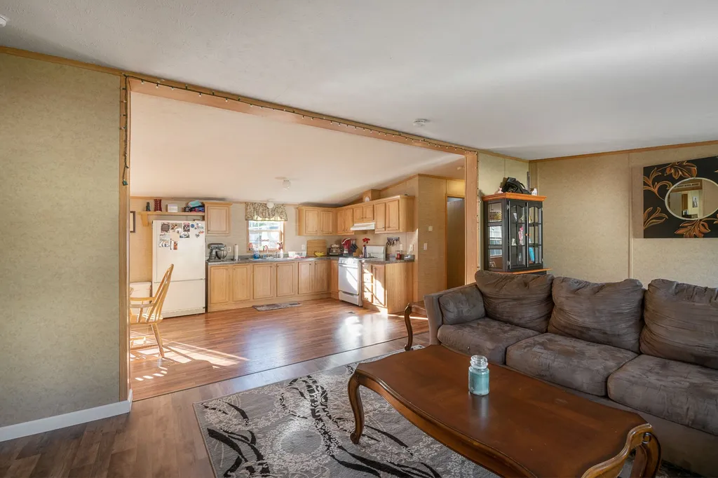 18 Wesley Street Danville NH 03819
