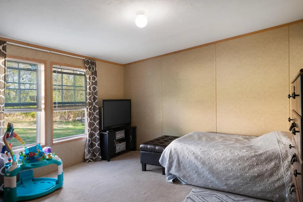 18 Wesley Street Danville NH 03819