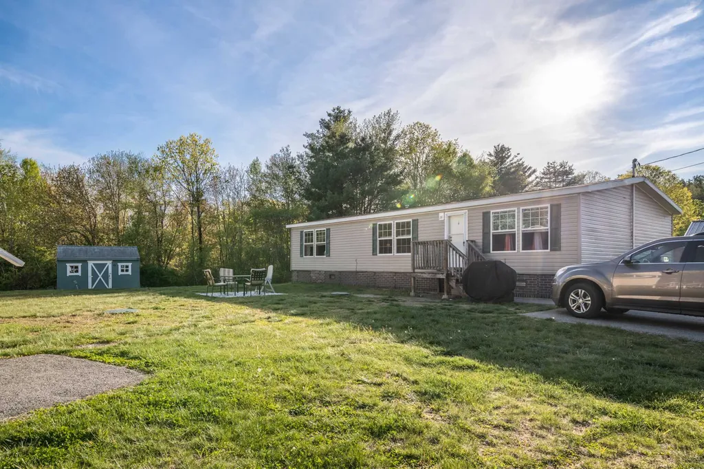 18 Wesley Street Danville NH 03819
