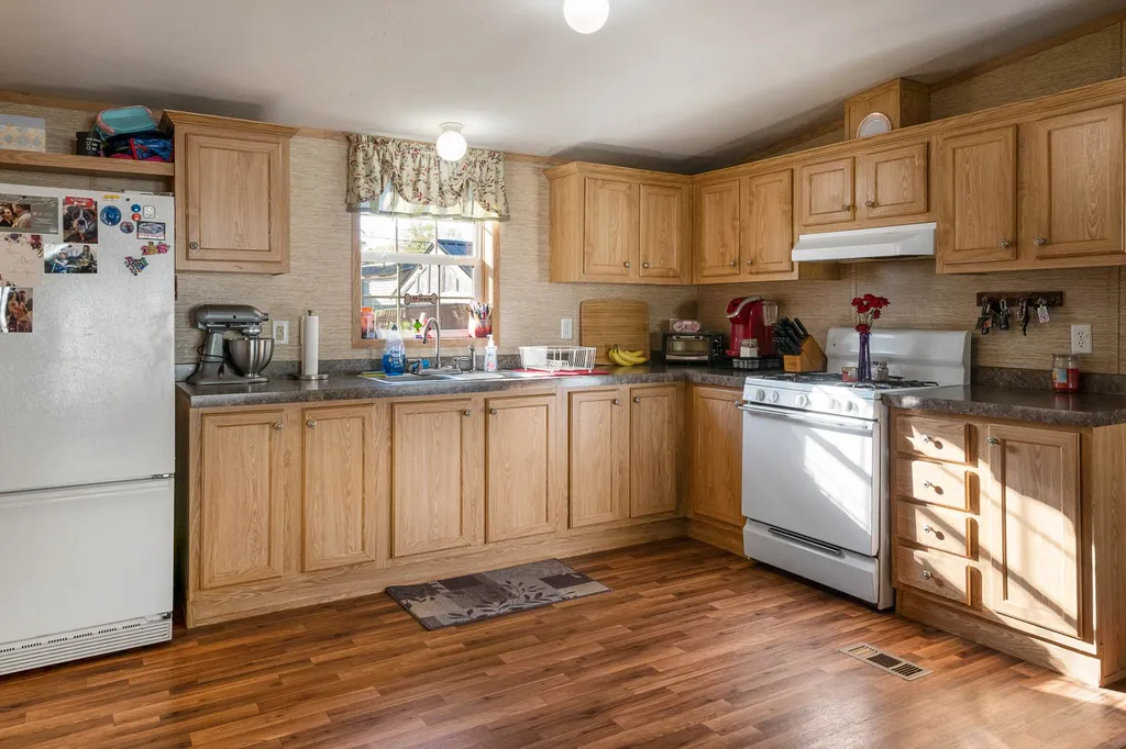 18 Wesley Street Danville NH 03819