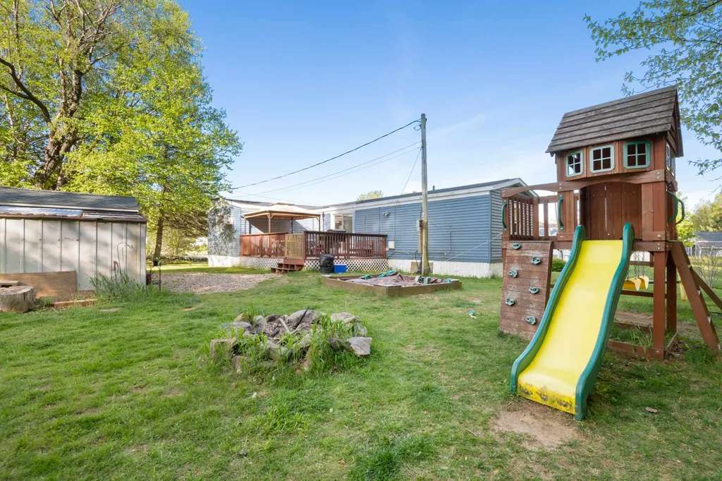 8 Wesley Street Danville NH 03819