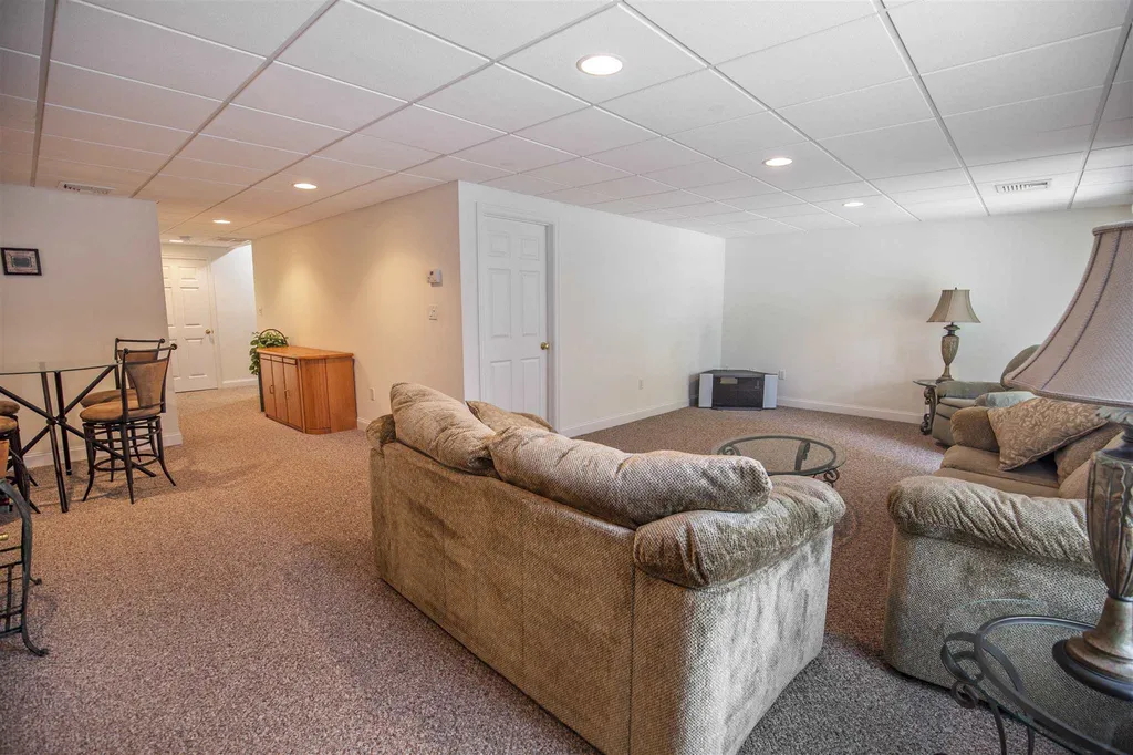 104 Mountain Village Road Windham NH 03087