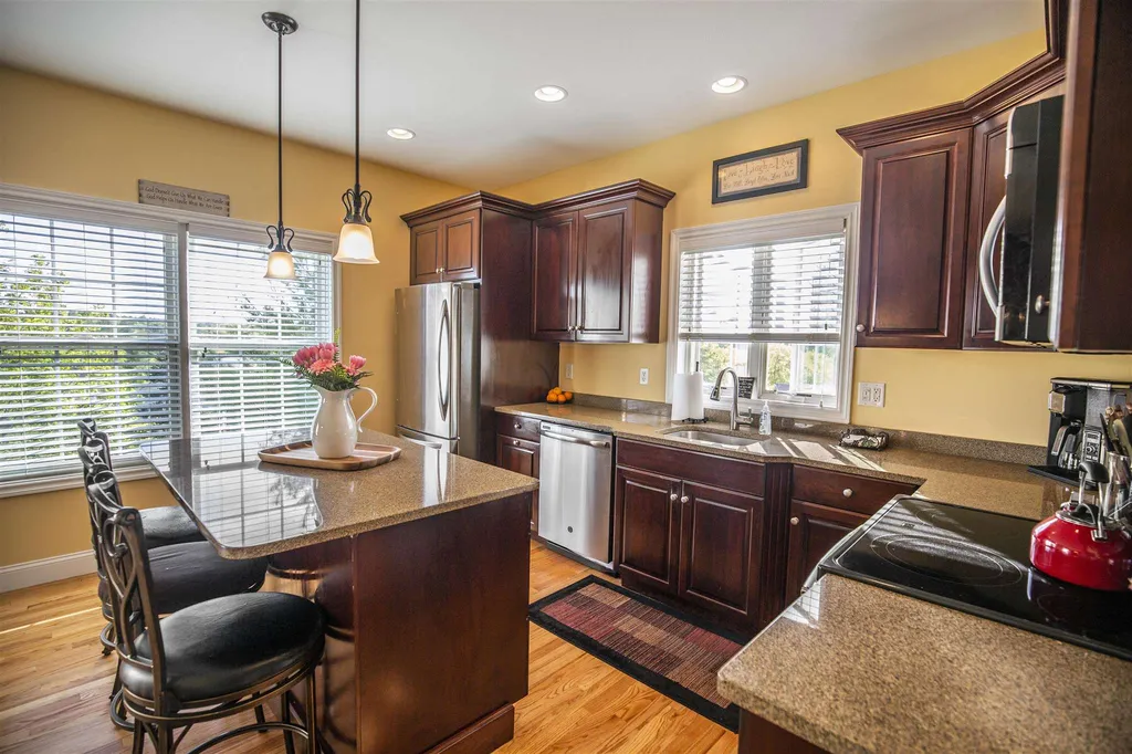 104 Mountain Village Road Windham NH 03087