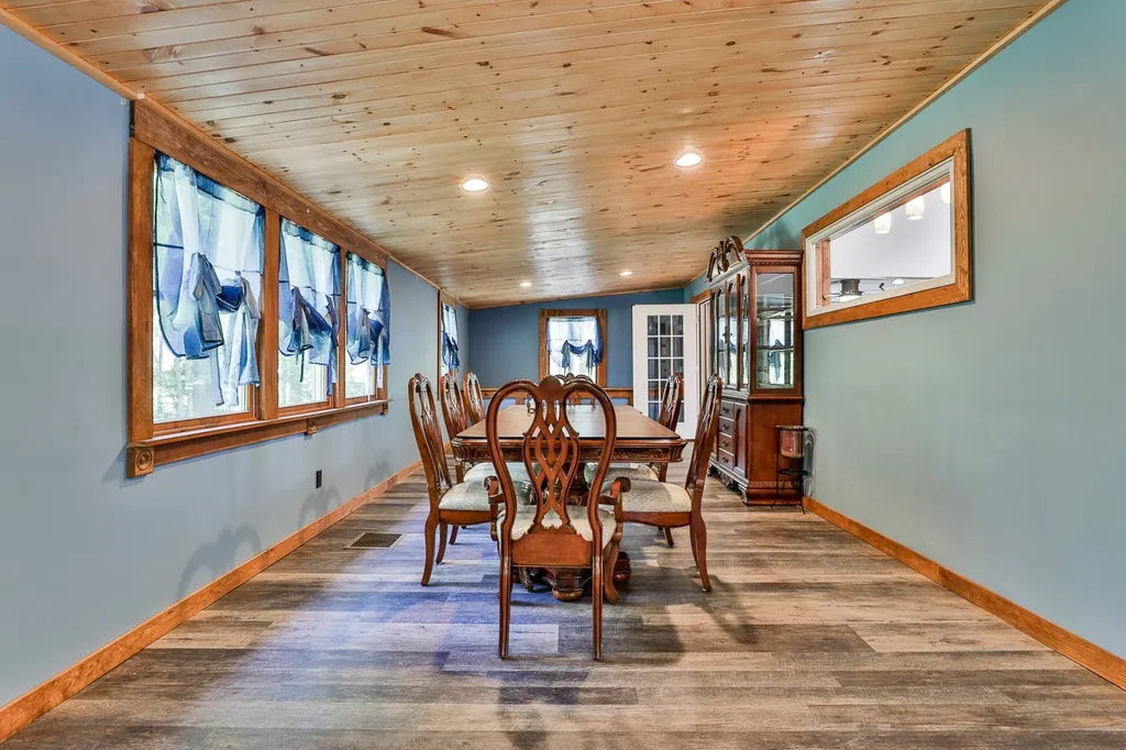 23 Beechwood Road Hudson NH 03051