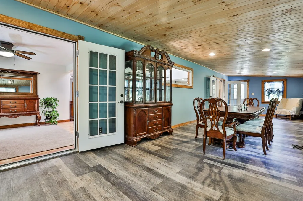 23 Beechwood Road Hudson NH 03051