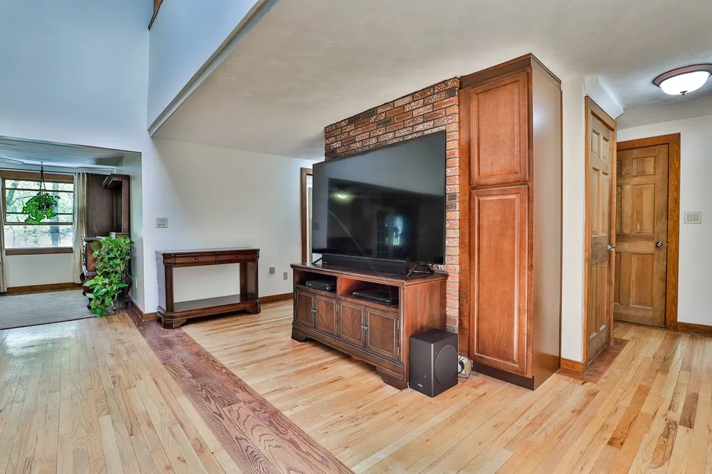 23 Beechwood Road Hudson NH 03051