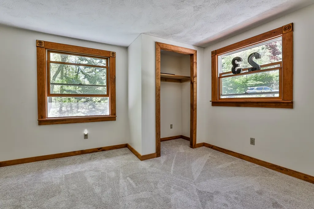 23 Beechwood Road Hudson NH 03051