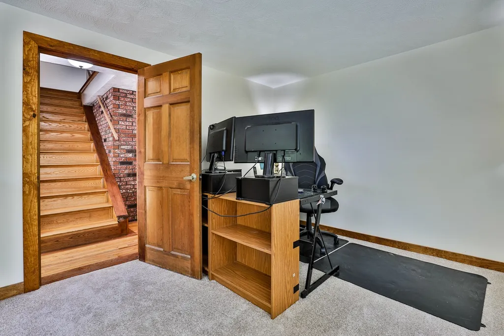 23 Beechwood Road Hudson NH 03051