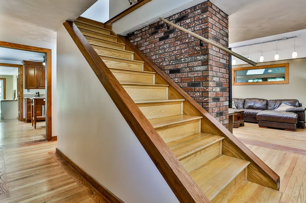 23 Beechwood Road Hudson NH 03051