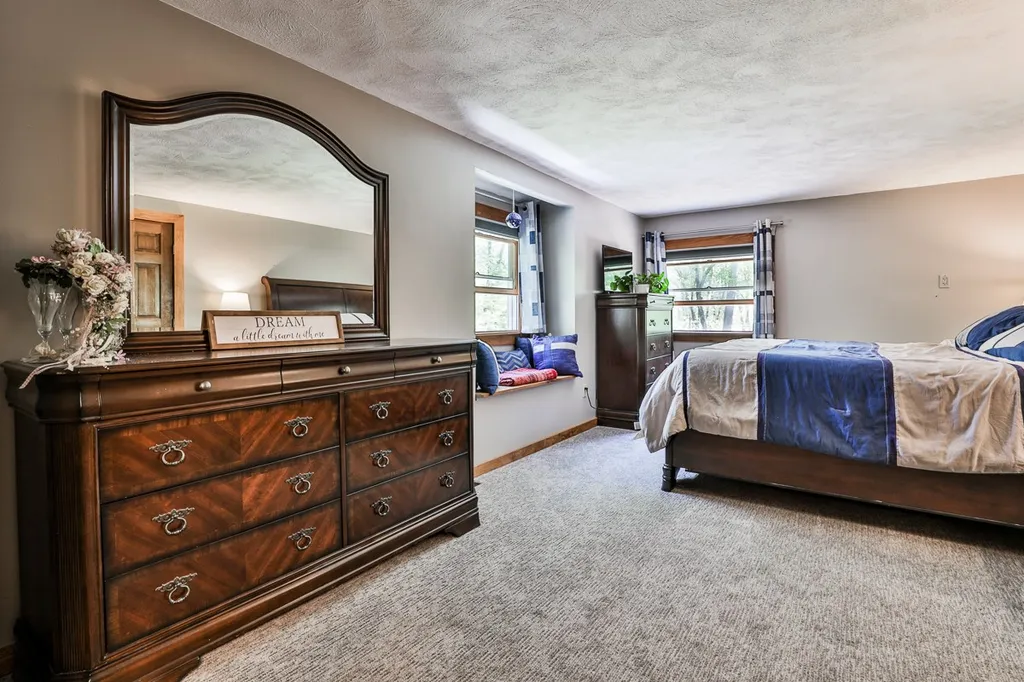 23 Beechwood Road Hudson NH 03051
