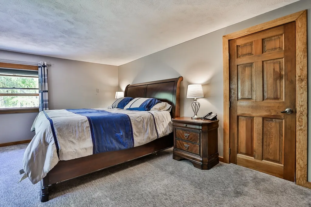 23 Beechwood Road Hudson NH 03051